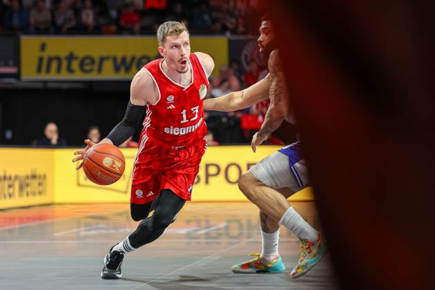 Andreas Obst (FC Bayern Basketball, 13) mit Ball, GER, FC Bayern Muenchen vs. Skyliners Frankfurt, Basketball, easycredit Basketball Bundesliga, BBL, 21. Spieltag, Saison 2024 2025, 11.02.2025, GER, FC Bayern Muenchen vs. Skyliners Frankfurt, Basketball, easycredit Basketball Bundesliga, BBL, 21. Spieltag, Saison 2024 2025, 11.02.2025 Muenchen Copyright: xEibner-Pressefoto JennixMaulx EP_JML