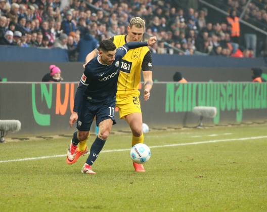 15.02.2025, xgrfx, Fussball 1.Bundesliga, VfL Bochum - Borussia Dortmund v.l. Georgios Masouras (VfL Bochum), Niklas Süle (Borussia Dortmund) (DFL DFB REGULATIONS PROHIBIT ANY USE OF PHOTOGRAPHS as IMAGE SEQUENCES and or QUASI-VIDEO) Bochum