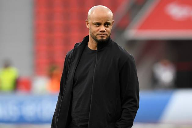 Trainer Vincent Kompany ( FC Bayern Muenchen ). GER, Bayer 04 Leverkusen vs FC Bayern Muenchen, Fussball, Bundesliga, 22. Spieltag, Spielzeit 2024 2025, 15.02.2025 DFL REGULATIONS PROHIBIT ANY USE OF PHOTOGRAPHS AS IMAGE SEQUENCES AND OR QUASI-VIDEO GER, Bayer 04 Leverkusen vs FC Bayern Muenchen, Fussball, Bundesliga, 22. Spieltag, Spielzeit 2024 2025, 15.02.2025 Leverkusen Copyright: xEibner-Pressefoto ThomasxThienelx EP_TTL
