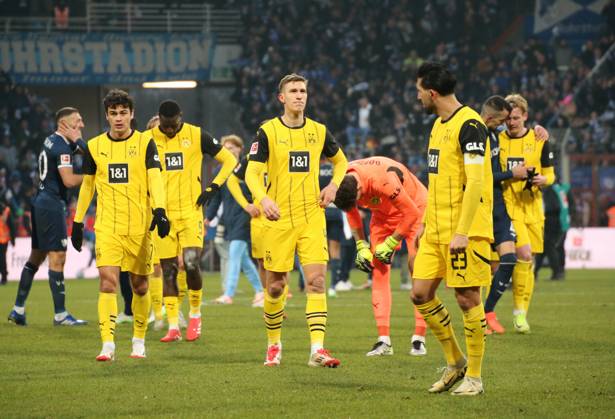 15.02.2025, xgrfx, Fussball 1.Bundesliga, VfL Bochum - Borussia Dortmund v.l. Giovanni Reyna, Nico Schlotterbeck, Gregor Kobel, Emre Can (Borussia Dortmund) (DFL DFB REGULATIONS PROHIBIT ANY USE OF PHOTOGRAPHS as IMAGE SEQUENCES and or QUASI-VIDEO) Bochum