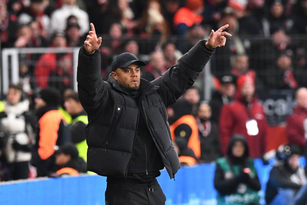 Trainer Vincent Kompany ( FC Bayern Muenchen ) gestikuliert. GER, Bayer 04 Leverkusen vs FC Bayern Muenchen, Fussball, Bundesliga, 22. Spieltag, Spielzeit 2024 2025, 15.02.2025 DFL REGULATIONS PROHIBIT ANY USE OF PHOTOGRAPHS AS IMAGE SEQUENCES AND OR QUASI-VIDEO GER, Bayer 04 Leverkusen vs FC Bayern Muenchen, Fussball, Bundesliga, 22. Spieltag, Spielzeit 2024 2025, 15.02.2025 Leverkusen Copyright: xEibner-Pressefoto ThomasxThienelx EP_TTL