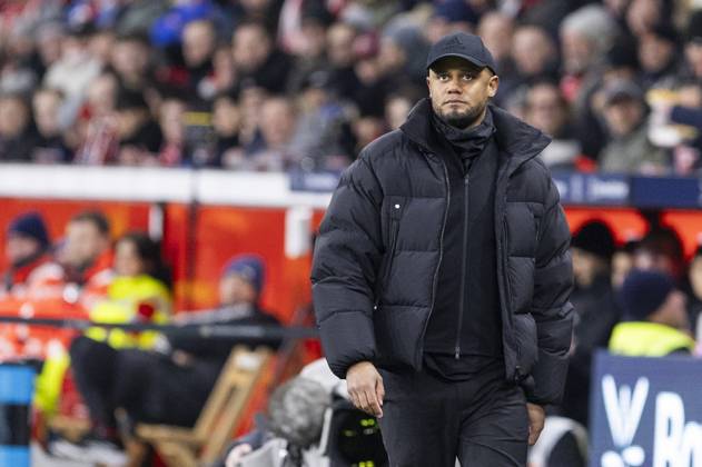 Vincent Kompany (FC Bayern München, Cheftrainer). Leverkusen, Fussball 1.Bundesliga 22. Spieltag, Spieltag 22, Bayer 04 Leverkusen - FC Bayern München, 15.02.2024, BayArena, Leverkusen. DFL regulations prohibit any use of photographs as image sequences and or quasi-video Â