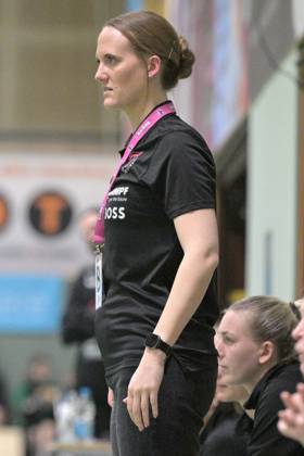 Miriam Hirsch (TusSies Metzingen, Trainerin) TusSies Metzingen vs. BSV Sachsen Zwickau, Handball, HBF, 17.Ligaspieltag, Saison 2024 2025, 15.02.2025 TusSies Metzingen vs. BSV Sachsen Zwickau, Handball, HBF, 17.Ligaspieltag, Saison 2024 2025, 15.02.2025 Metzingen Copyright: xEibner-Pressefoto TobiasxBaurx EP_TBR