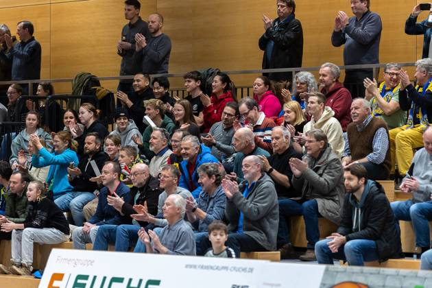 Fan, Fans, Zuschauer, jubelt, Jubel, positive Emotionen, positive Emotion, SV Schwaig Volleyball - Blue Volleys Gotha, Volleyball, 2. Bundesliga Sued, , 15.02.2025 SV Schwaig Volleyball - Blue Volleys Gotha, Volleyball, 2. Bundesliga Sued, , 15.02.2025 Schwaig Copyright: xEibner-Pressefoto G.xSantemizx EP_GSZ