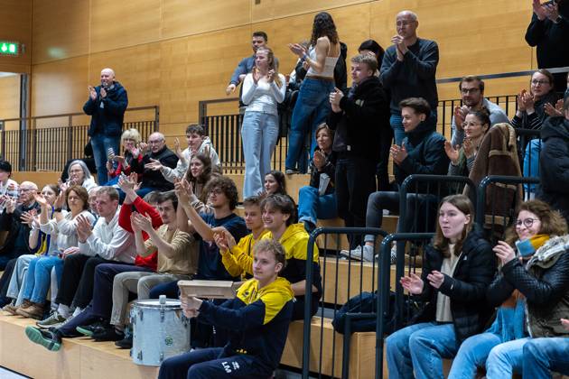 Fan, Fans, Zuschauer, jubelt, Jubel, positive Emotionen, positive Emotion, Spielende, SV Schwaig Volleyball - Blue Volleys Gotha, Volleyball, 2. Bundesliga Sued, , 15.02.2025 SV Schwaig Volleyball - Blue Volleys Gotha, Volleyball, 2. Bundesliga Sued, , 15.02.2025 Schwaig Copyright: xEibner-Pressefoto G.xSantemizx EP_GSZ