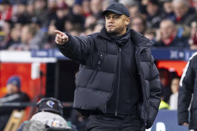 Vincent Kompany (FC Bayern München, Cheftrainer). Leverkusen, Fussball 1.Bundesliga 22. Spieltag, Spieltag 22, Bayer 04 Leverkusen - FC Bayern München, 15.02.2024, BayArena, Leverkusen. DFL regulations prohibit any use of photographs as image sequences and or quasi-video Â