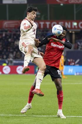 Aleksandar Pavlovic (FC Bayern München, 45), Edmond Tapsoba (Bayer 04 Leverkusen, 12). Leverkusen, Fussball 1.Bundesliga 22. Spieltag, Spieltag 22, Bayer 04 Leverkusen - FC Bayern München, 15.02.2024, BayArena, Leverkusen. DFL regulations prohibit any use of photographs as image sequences and or quasi-video Â