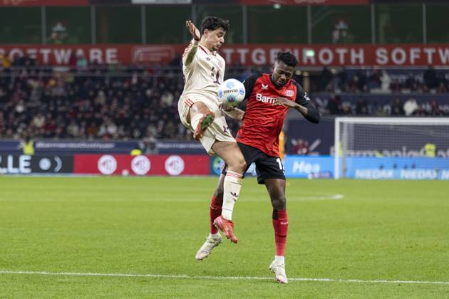 Aleksandar Pavlovic (FC Bayern München, 45), Edmond Tapsoba (Bayer 04 Leverkusen, 12). Leverkusen, Fussball 1.Bundesliga 22. Spieltag, Spieltag 22, Bayer 04 Leverkusen - FC Bayern München, 15.02.2024, BayArena, Leverkusen. DFL regulations prohibit any use of photographs as image sequences and or quasi-video Â