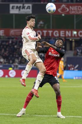 Aleksandar Pavlovic (FC Bayern München, 45), Edmond Tapsoba (Bayer 04 Leverkusen, 12). Leverkusen, Fussball 1.Bundesliga 22. Spieltag, Spieltag 22, Bayer 04 Leverkusen - FC Bayern München, 15.02.2024, BayArena, Leverkusen. DFL regulations prohibit any use of photographs as image sequences and or quasi-video Â