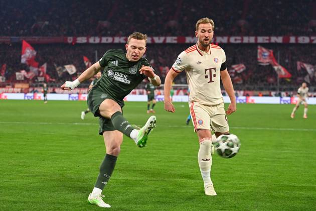Harry KANE (Bayern Muenchen), Aktion,Zweikampf gegen Alistair JOHNSTON (Glasgow). Fussball Champions League K.O. Phase Play offs FC Bayern Muenchen - Celtic FC Glasgow am 18.02.2025 , A L L I A N Z A R E N A.