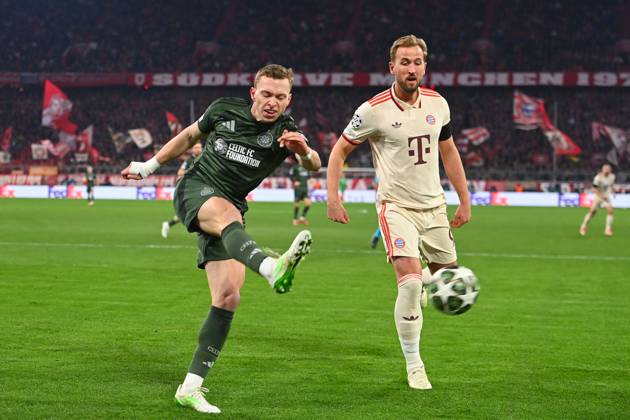 Harry KANE (Bayern Muenchen), Aktion,Zweikampf gegen Alistair JOHNSTON (Glasgow). Fussball Champions League K.O. Phase Play offs FC Bayern Muenchen - Celtic FC Glasgow 1-1 am 18.02.2025 , A L L I A N Z A R E N A.