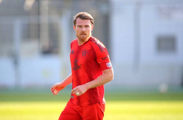 Fussball, Herren, Regionalliga Bayern, Saison 2024 2025, FC Bayern München Amateure - 1. FC Schweinfurt 05, Grünwalder Stadion Steve Breitkreuz (FC Bayern München II) Kopf, Oberkörper, Blick nach links