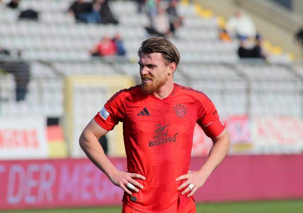 Fussball, Herren, Regionalliga Bayern, Saison 2024 2025, FC Bayern München Amateure - 1. FC Schweinfurt 05, Grünwalder Stadion Steve Breitkreuz (FC Bayern München II) stehend, Blick nach rechts, Kopf, Oberkörper