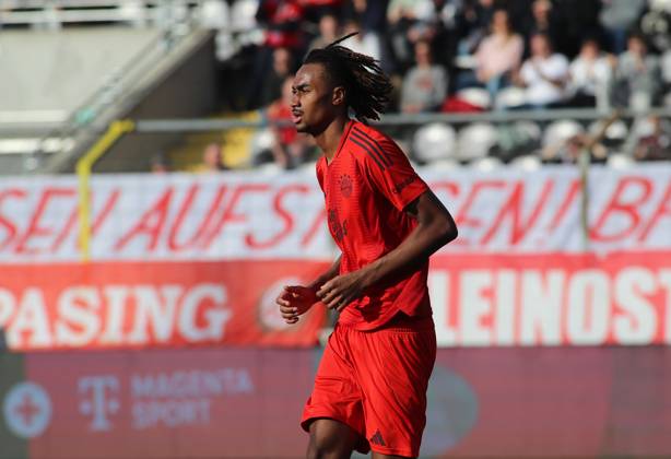 Fussball, Herren, Regionalliga Bayern, Saison 2024 2025, FC Bayern München Amateure - 1. FC Schweinfurt 05, Grünwalder Stadion Jonah Kusi-Asare (FC Bayern München II) Kopf, Oberkörper