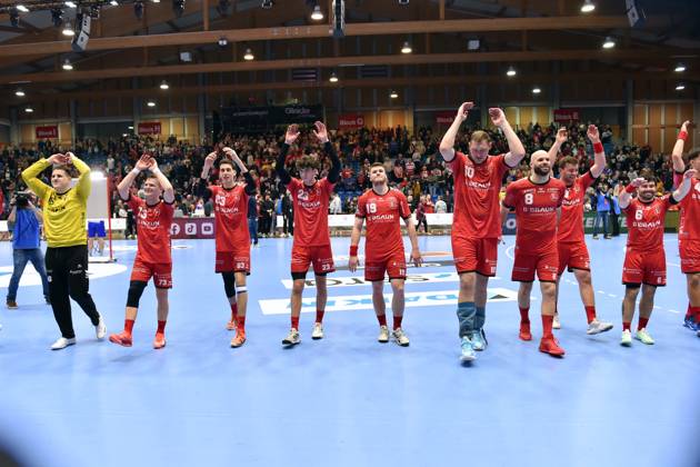 Jubel Freude nach dem Sieg: Nebojsa Simic (Torwart MT Melsungen 16), Timo Kastening (MT Melsungen 73), Ian Barrufet (MT Melsungen 83), Marti Soler (MT Melsungen 23), Elvar Oern Jonsson (MT Melsungen 19), Dainis Kristopans (MT Melsungen 10), Adrian Sipos (MT Melsungen 8), Jonathan Svensson (MT Melsungen 28), Erik Balenciaga (MT Melsungen 6), (L-R) , GER, MT Melsungen - TVB 1898 Stuttgart, Handball, 1. Bundesliga, 20. Spieltag, Saison 2024 2025, 22.02.2025, GER, MT Melsungen - TVB 1898 Stuttgart, Handball, 1. Bundesliga, 20. Spieltag, Saison 2024 2025, 22.02.2025 Kassel Copyright: xEibner-Pressefotox xRolandxSippelx EP_RSL