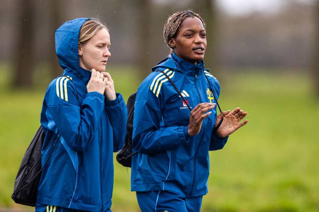 250223 Evelyn Ijeh of the Swedish women s national football team at a training session on February 23, 2025 in Wrexham. Photo: David Rawcliffe BILDBYRAN kod XY XY0048 fotboll football soccer fotball nations league uefa womens nations league träning practice training sverige sweden dam bbeng Copyright: DAVIDxRAWCLIFFE BB250223ZW023