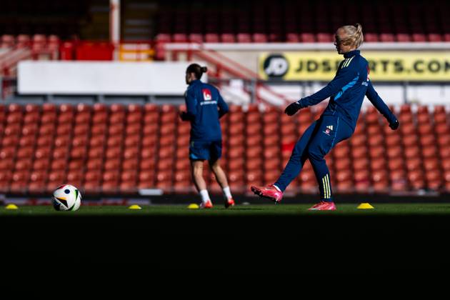 250224 Hanna Bennison of the Swedish women s national football team at a training session on February 24, 2025 in Wrexham. Photo: Mathias Bergeld BILDBYRAN kod MB MB1090 fotboll football soccer fotball nations league uefa womens nations league träning practice training sverige sweden dam bbeng Copyright: MATHIASxBERGELD BB250224MB013