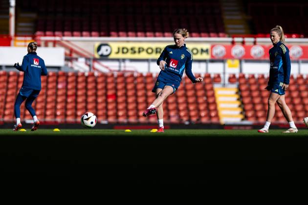 250224 Matilda Vinberg of the Swedish women s national football team at a training session on February 24, 2025 in Wrexham. Photo: Mathias Bergeld BILDBYRAN kod MB MB1090 fotboll football soccer fotball nations league uefa womens nations league träning practice training sverige sweden dam bbeng Copyright: MATHIASxBERGELD BB250224MB019