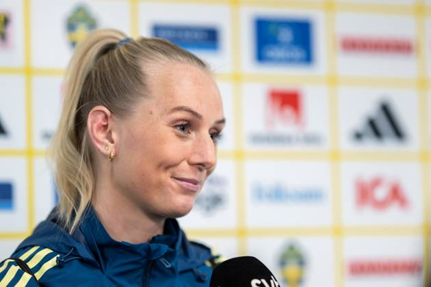 250224 Stina Blackstenius of the Swedish women s national football team is interviewed after a training session on February 24, 2025 in Wrexham. Photo: Mathias Bergeld BILDBYRAN kod MB MB1090 fotboll football soccer fotball nations league uefa womens nations league träning practice training sverige sweden dam bbeng interview intervju Copyright: MATHIASxBERGELD BB250224MB053
