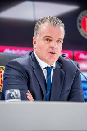 ROTTERDAM , 24-02-2025 , Stadion Feijenoord ˜De Kuip™ , Season 2024 2025 , Football , Eredivisie . Dennis te Kloese during presentation of new Feyenoord head coach Robin van Persie Presentation of Robin van Persie x28028529x Copyright: