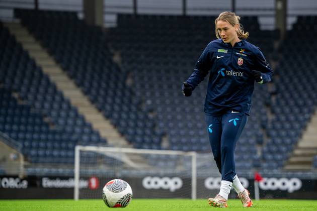 250224 Elisabeth Terland of the Norwegian women s national football team during a training session on February 24, 2025 in Stavanger. Photo: Vegard Grott BILDBYRAN kod VG VG0717 bbeng fotboll football soccer fotball norge norway women dam nations league träning practice training trening Copyright: VEGARDxGRoTT BB250224VG046