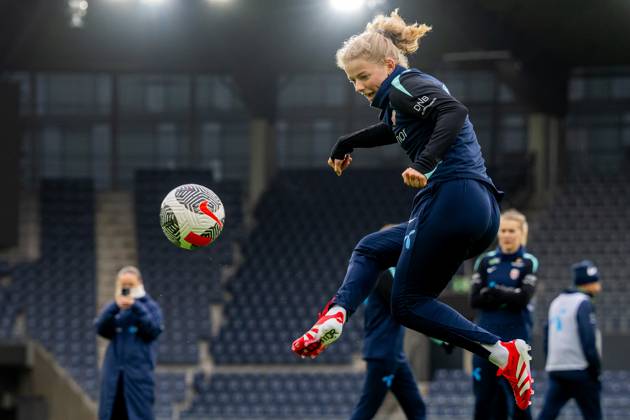 250224 Justine Kielland of the Norwegian women s national football team during a training session on February 24, 2025 in Stavanger. Photo: Vegard Grott BILDBYRAN kod VG VG0717 bbeng fotboll football soccer fotball norge norway women dam nations league träning practice training trening Copyright: VEGARDxGRoTT BB250224VG069