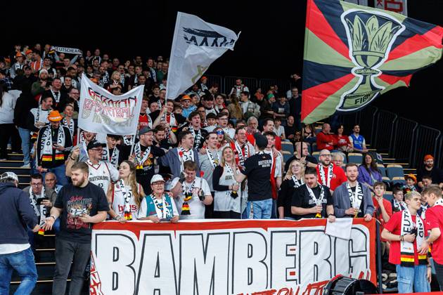 Fan, Fans, Zuschauer, jubelt, Jubel, positive Emotionen, positive Emotion, Symbolbild, Symbolfoto, Themenfoto, Themenbild, Deutschland vs. Bulgarien, Basketball, FIBA EuroBasket 2025 Qualifiers, Gruppe D - Spieltag 6, 23.02.2025 Deutschland vs. Bulgarien, Basketball, FIBA EuroBasket 2025 Qualifiers, Gruppe D - Spieltag 6, 23.02.2025 Bamberg Copyright: xEibner-Pressefoto G.xSantemizx EP_GSZ