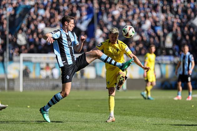 Maximilian Thalhammer (SV Waldhof Mannheim, 31) und Anton Heinz (Alemannia Aachen, Nr. 21) im Zweikampf beim SV Waldhof Mannheim - Alemannia Aachen am 02.03.25 in Carl Benz Stadion, Mannheim xamx Foto: Alfio Marino