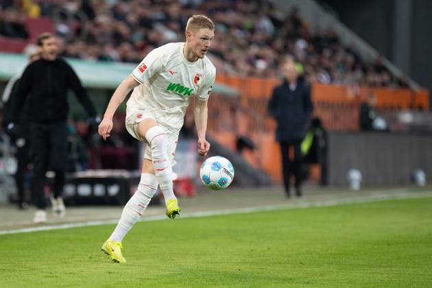 in Aktion beim Bundesligaspiel FC Augsburg -SC Freiburg am 02.03.2025