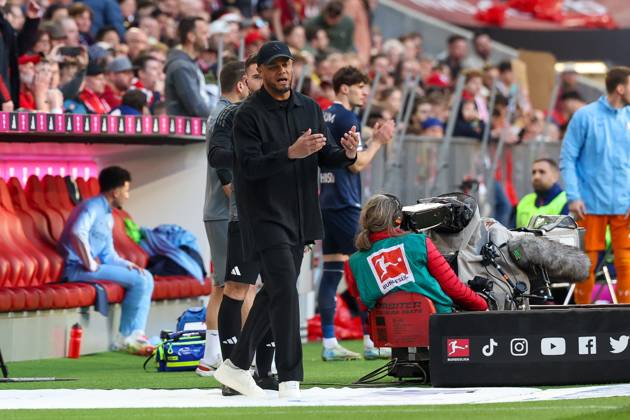 enttaeuschung bei Chef-Trainer Vincent Kompany (FC Bayern Muenchen) nach dem Tor zum 2:3, FC Bayern Muenchen vs. VfL Bochum, Fussball, 1. Bundesliga, 25. Spieltag, 08.03.2025 DFB regulations prohibit any use of photographs as image sequences and or quasi-video Muenchen Bayern Deutschland
