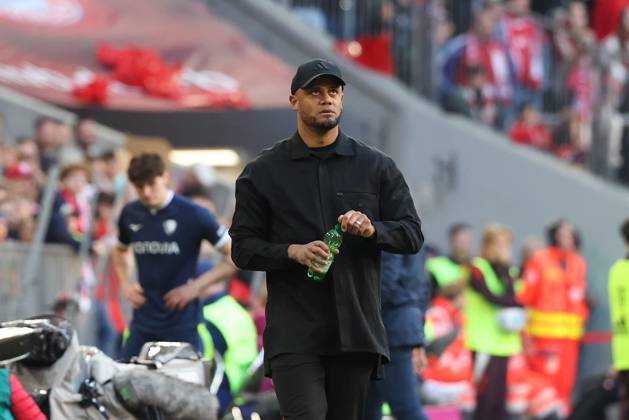 enttaeuschung bei Chef-Trainer Vincent Kompany (FC Bayern Muenchen) nach dem Tor zum 2:3, FC Bayern Muenchen vs. VfL Bochum, Fussball, 1. Bundesliga, 25. Spieltag, 08.03.2025 DFB regulations prohibit any use of photographs as image sequences and or quasi-video Muenchen Bayern Deutschland