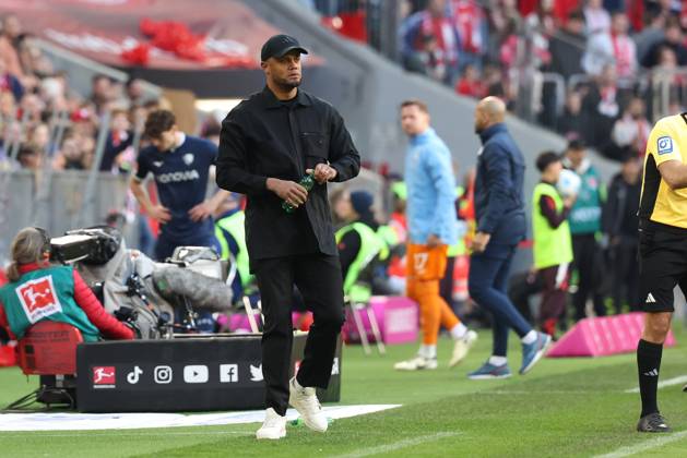 enttaeuschung bei Chef-Trainer Vincent Kompany (FC Bayern Muenchen) nach dem Tor zum 2:3, FC Bayern Muenchen vs. VfL Bochum, Fussball, 1. Bundesliga, 25. Spieltag, 08.03.2025 DFB regulations prohibit any use of photographs as image sequences and or quasi-video Muenchen Bayern Deutschland
