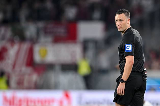 Schiedsrichter Sven Jablonski Schaut waehrend des Spiels der 1. Bundesliga zwischen SC Freiburg und RB Leipzig, Europa-Park Stadion am 08. March 2025 in Freiburg, Deutschland. (Foto von Harry Langer DeFodi Images) +++ Schiedsrichter Sven Jablonski Looks on during the Bundesliga match between SC Freiburg and RB Leipzig at Europa-Park Stadium on March 8, 2025 in Freiburg, Germany. (Photo by Harry Langer DeFodi Images) DFL regulations prohibit any use of photographs as image sequences and or quasi-video. (Photo by Harry Langer DeFodi Images) DFL regulations prohibit any use of photographs as image sequences and or quasi-video.