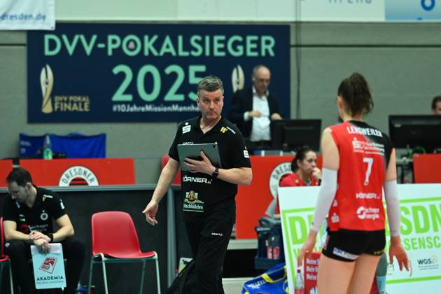 Alexander Waibl (Cheftrainer Dresdner SC) Dresdner SC vs. Ladies in Black Aachen, 1. Volleyball Bundesliga Frauen, Spielzeit 2024 2025, 08.03.2025 Dresdner SC vs. Ladies in Black Aachen, 1. Volleyball Bundesliga Frauen, Spielzeit 2024 2025, 08.03.2025 Dresden Copyright: xEibner-Pressefoto xHoepnerx EP_PHR