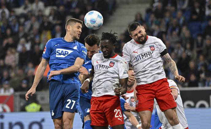 Strafraumszene, Torraumszene Kopfballduell Zweikampf Aktion Andrej Kramaric TSG 1899 Hoffenheim (27) Haris Tabakovic TSG 1899 Hoffenheim (26) Omar Haktab Traore 1. FC Heidenheim 1846 FCH (23) Marnon Busch 1. FC Heidenheim 1846 FCH (02) TSG 1899 Hoffenheim vs 1. FC Heidenheim 1846 FCH 09.03.2025 DFL REGULATIONS PROHIBIT ANY USE OF PHOTOGRAPHS AS IMAGE SEQUENCES AND OR QUASI-VIDEO TSG 1899 Hoffenheim vs 1. FC Heidenheim 1846 FCH