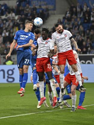 Strafraumszene, Torraumszene Kopfballduell Zweikampf Aktion Andrej Kramaric TSG 1899 Hoffenheim (27) Haris Tabakovic TSG 1899 Hoffenheim (26) Omar Haktab Traore 1. FC Heidenheim 1846 FCH (23) Marnon Busch 1. FC Heidenheim 1846 FCH (02) TSG 1899 Hoffenheim vs 1. FC Heidenheim 1846 FCH 09.03.2025 DFL REGULATIONS PROHIBIT ANY USE OF PHOTOGRAPHS AS IMAGE SEQUENCES AND OR QUASI-VIDEO TSG 1899 Hoffenheim vs 1. FC Heidenheim 1846 FCH