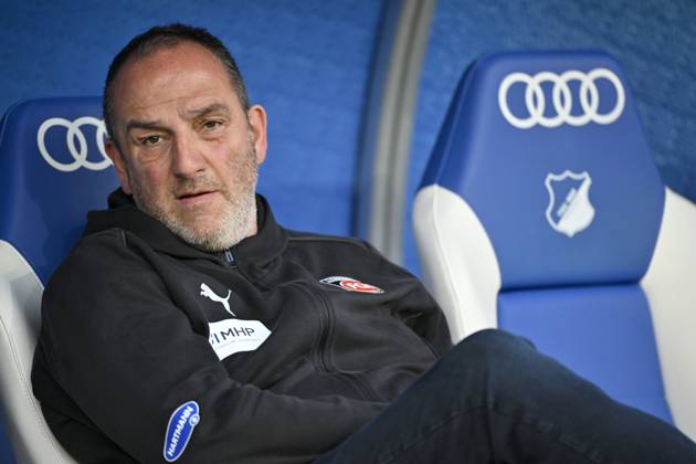 vor Spielbeginn: Trainer Coach Frank Schmidt 1. FC Heidenheim 1846 FCH sitzt auf Trainerbank TSG 1899 Hoffenheim vs 1. FC Heidenheim 1846 FCH 09.03.2025 DFL REGULATIONS PROHIBIT ANY USE OF PHOTOGRAPHS AS IMAGE SEQUENCES AND OR QUASI-VIDEO TSG 1899 Hoffenheim vs 1. FC Heidenheim 1846 FCH
