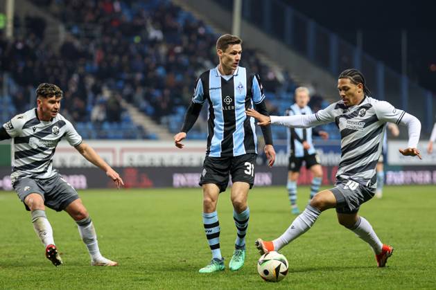 Maximilian Thalhammer (SV Waldhof Mannheim, 31) und Justin Butler (SV Sandhausen, Nr. 10) beim SV Waldhof Mannheim - SV Sandhausen am 12.03.25 in Carl Benz Stadion, Mannheim xamx Foto: Alfio Marino