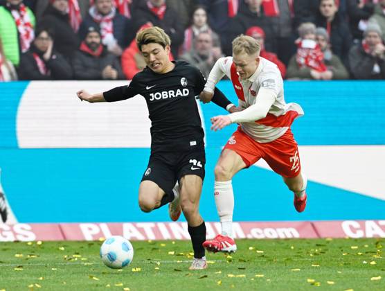Fussball-Bundesliga - Saison 2024 2025 Mewa-Arena Mainz - 15.03.2025 1. FSV Mainz 05 (mz) - FC Freiburg (fr) 2:2 Ritsu DOAN (SC Freiburg), li - Andreas HANCHE-OLSEN (1. FSV Mainz 05) DFL REGULATIONS PROHIBIT ANY USE OF PHOTOGRAPHS AS IMAGE SEQUENCES AND OR QUASI VIDEO EDITORIAL USE ONLY NATIONAL AND INTERNATIONAL NEWS AGENCIES OUT Fussball-Bundesliga - 1. FSV Mainz 05