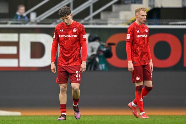 Paderborn, Home Deluxe Arena, 15.03.25, GER, Herren, 2.Bundesliga, Saison 2024-2025, SC Paderborn 07 - 1.FC Kaiserslautern Bild: v.li. Leon ROBINSON (Kaiserslautern) und Tim BREITHAUPT (Kaiserslautern) Only for editorial use! DFL regulations prohibit any use of photographs as image sequences and or quasi-video. NRW Deutschland