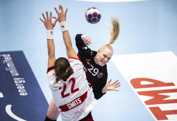HANDBALL FRAUEN 1. BUNDESLIGA 19. SPIELTAG THC - HB LUDWIGSBURG ** NUR FÜR REDAKTIONELLE ZWECKE ** EDITORIAL USE ONLY **<p>15 03 2025-Bad Langensalza: Handball Frauen 1. Bundesliga Frauen Saison 2024-2025 Salzhalle 19. Spieltag Thüringer HC - HB Ludwigsburg im Foto: Johanna Reichert 29 (Thüringer HC) im Zweikampf mit Xenia Smits 22 (HB Ludwigsburg) ( Deutschland Thueringen Bad Langensalza Copyright: SaschaxFromm