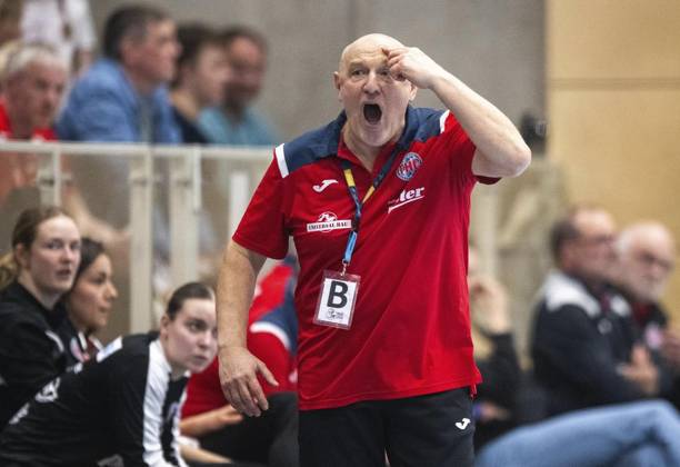 HANDBALL FRAUEN 1. BUNDESLIGA 19. SPIELTAG THC - HB LUDWIGSBURG ** NUR FÜR REDAKTIONELLE ZWECKE ** EDITORIAL USE ONLY **<p>15 03 2025-Bad Langensalza: Handball Frauen 1. Bundesliga Frauen Saison 2024-2025 Salzhalle 19. Spieltag Thüringer HC - HB Ludwigsburg im Foto: Trainer Herbert Mueller (Thüringer HC) jubelt ( Deutschland Thueringen Bad Langensalza Copyright: SaschaxFromm