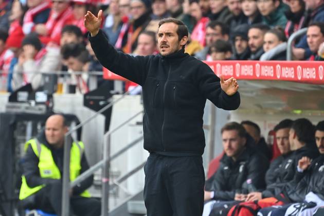Trainer Julian SCHUSTER (SC Freiburg), Gestik,gibt Anweisungen, Einzelbild,angeschnittenes Einzelmotiv,Halbfigur,halbe Figur, Fussball 1. Bundesliga Saison 2024 2025, 26.Spieltag, Spieltag16 1.FSV Mainz 05 - SC Freiburg 2-2 am 15.03.2025, MEWA ARENA