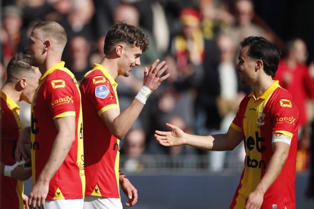 DEVENTER - (l-r) Joris Kramer of Go Ahead Eagles, Milan Smit of Go Ahead Eagles, Mats Deijl of Go Ahead Eagles celebrate the 1-0 during the Dutch Eredivisie match between Go Ahead Eagles and Willem II Tilburg at De Adelaarshorst on March 16, 2025 in Deventer, Netherlands. ANP BART STOUTJESDIJK Dutch Eredivisie 2024 25 xVIxANPxSportx xxANPxIVx 522480780 originalFilename: 522480780