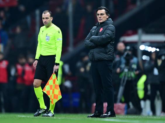 Turkiye s head coach Vincenzo Montella during the UEFA Nations League play-off, 1st leg soccer match between Turkey and Hungary in Istanbul, Turkey, 20 March 2025. (TFF - Depo Photos) 18624563