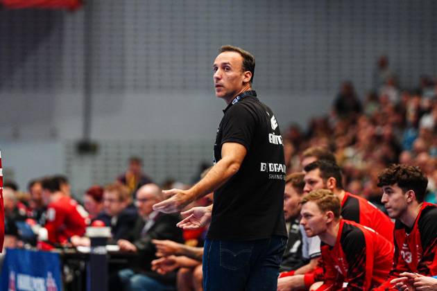 Roberto Garcia Parrondo (MT Melsungen, Trainer) GER, Handball Verein Hamburg vs. MT Melsungen, Handball, Bundesliga, Spieltag 23, Saison 2024 2025, 20.03.2025 GER, Handball Sport Verein Hamburg vs. MT Melsungen, Handball, Bundesliga, Spieltag 23, Saison 2024 2025, 20.03.2025 Hamburg Copyright: xEibner-Pressefoto MarcelxvonxFehrnx EP_MFN