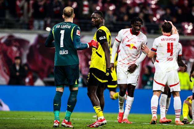 Serhou Guirassy (Borussia Dortmund,9) und Torwart Peter Gulacsi (RB Leipzig,1) - 1. Fussball Bundesliga Saison 2024-2025 RB Leipzig vs. Borussia Dortmund in der Red Bull Arena in Leipzig - Aktion,Fussball,Deutschland,Mann,Männer,15.03.2025