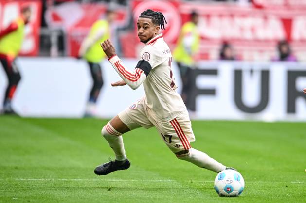 Michael Olise (FC Bayern Muenchen) in Aktion, am Ball, Einzelaktion waehrend des Spiels der 1. Bundesliga zwischen FC Bayern München und FC St. Pauli 1910, Allianz Arena am 29. March 2025 in München, Deutschland. (Foto von Harry Langer DeFodi Images) +++ Michael Olise (FC Bayern Muenchen) controls the Ball during the Bundesliga match between FC Bayern München and FC St. Pauli 1910 at Allianz Arena on March 29, 2025 in Munich, Germany. (Photo by Harry Langer DeFodi Images) DFL regulations prohibit any use of photographs as image sequences and or quasi-video. (Photo by Harry Langer DeFodi Images) DFL regulations prohibit any use of photographs as image sequences and or quasi-video.