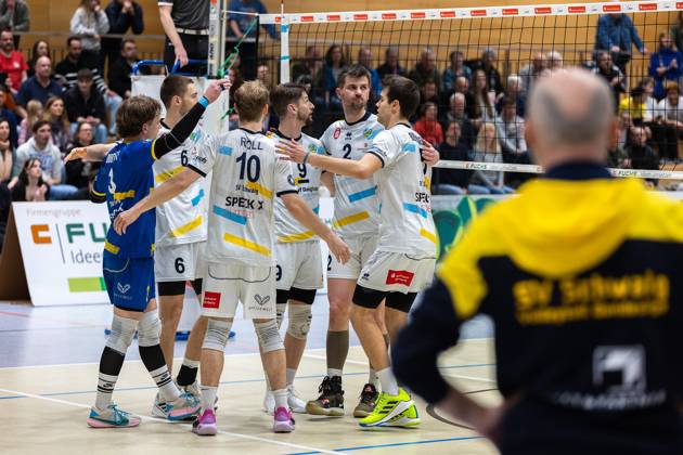 Team, Mannschaft, jubelt, Jubel, positive Emotionen, positive Emotion, SV Schwaig Volleyball - Dentalservice Gust VC Dresden, Volleyball, 2. Bundesliga Sued, , 29.03.2025 SV Schwaig Volleyball - Dentalservice Gust VC Dresden, Volleyball, 2. Bundesliga Sued, , 29.03.2025 Schwaig Copyright: xEibner-Pressefoto G.xSantemizx EP_GSZ