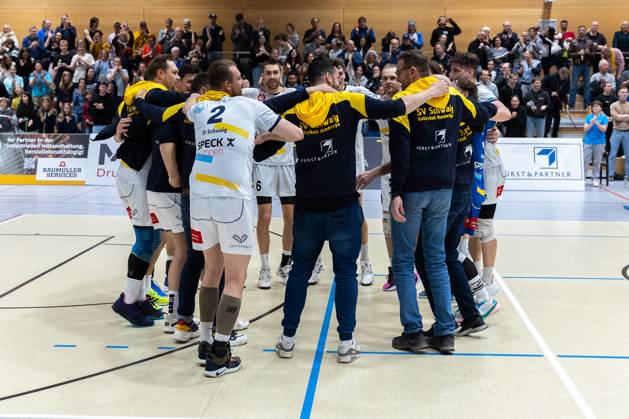 Team, Mannschaft, jubelt, Jubel, positive Emotionen, positive Emotion, Spielende, SV Schwaig Volleyball - Dentalservice Gust VC Dresden, Volleyball, 2. Bundesliga Sued, , 29.03.2025 SV Schwaig Volleyball - Dentalservice Gust VC Dresden, Volleyball, 2. Bundesliga Sued, , 29.03.2025 Schwaig Copyright: xEibner-Pressefoto G.xSantemizx EP_GSZ